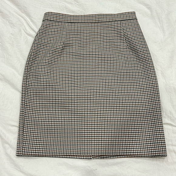 Size 4 H&M skirt. - Picture 1 of 5